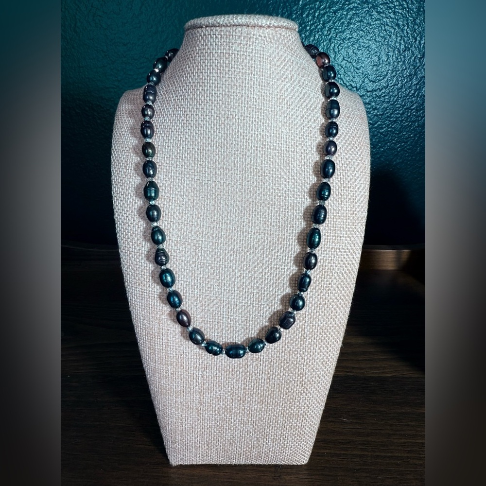 Sophisticated Black Pearl Necklace